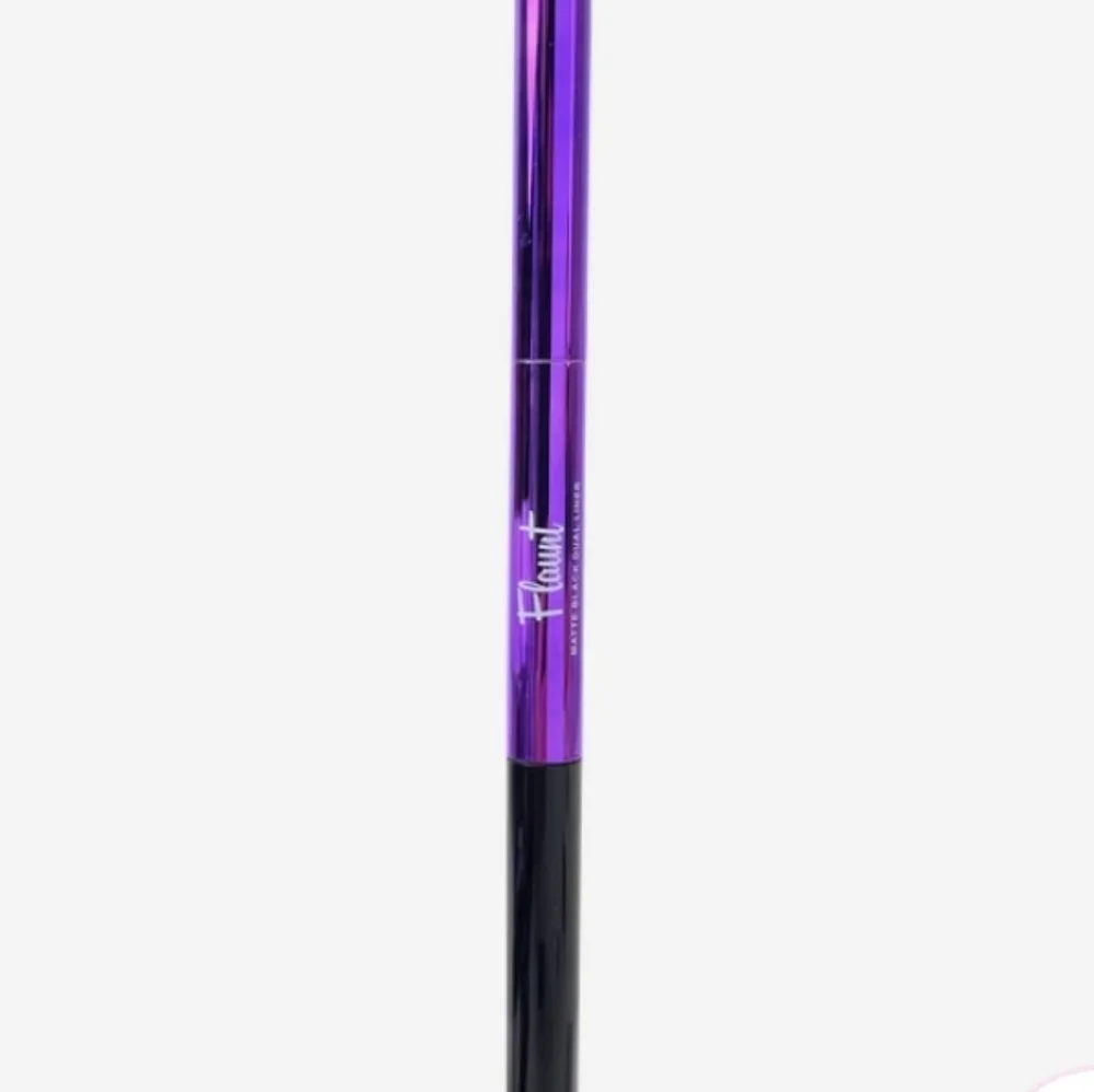 Beauty Creations X Bratz Nightlife Matte Black & White Dual Liner